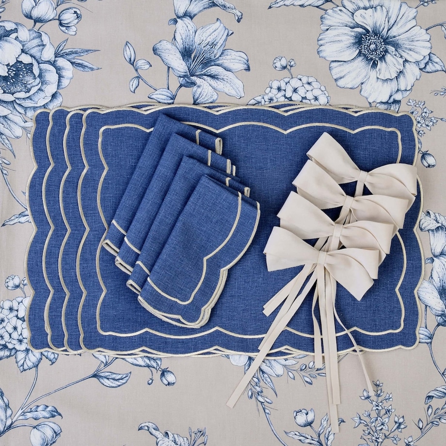 Haftowane podkładki z falistym obrzeżem Blue Onde – komplet 4 szt.