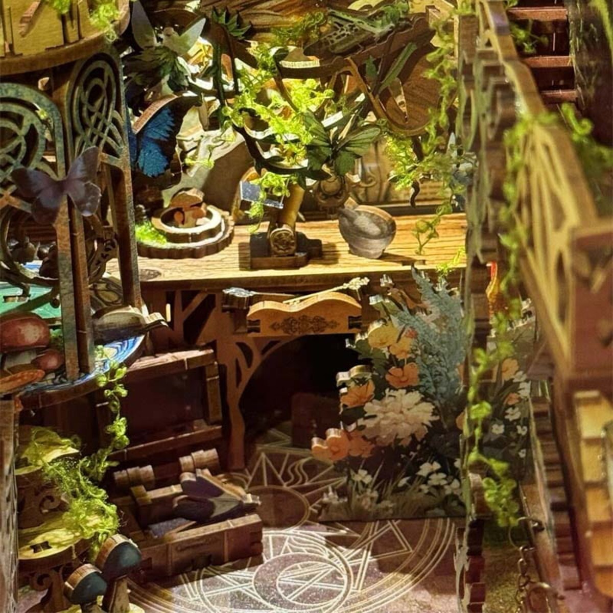 Miniaturowy domek Book Nook - Poszukiwacze skarbów