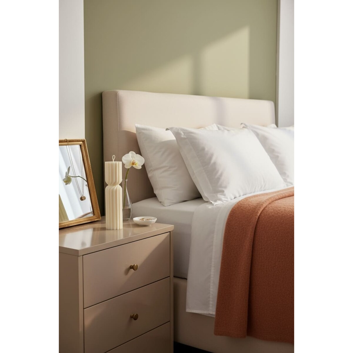 Świeca dekoracyjna Candy L - handmade w kolorze ecru, idealna do salonu