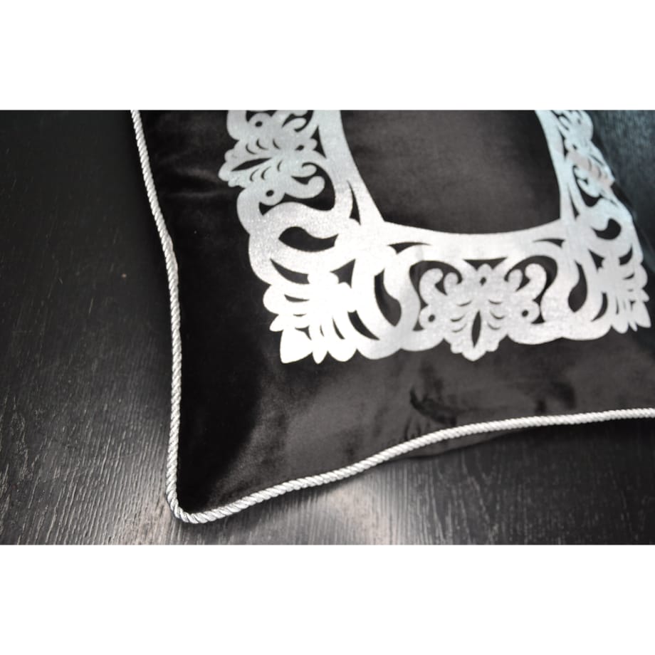 poszewka dekoracyjna z ornamentem 60x60 cm | czarna