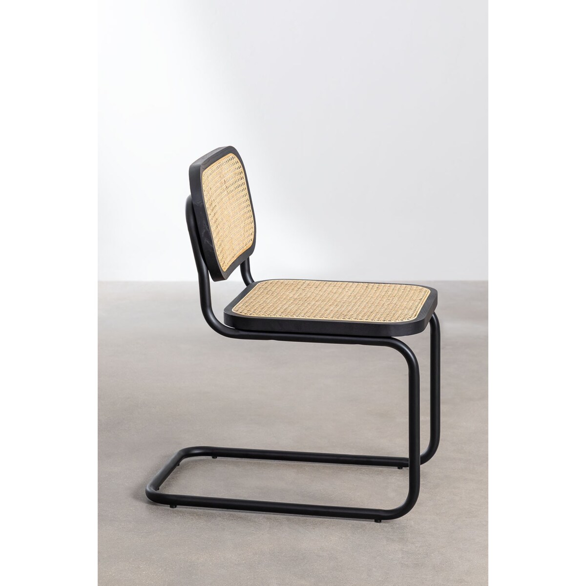 Krzesło czarne z plecionką wiedeńską czarna podstawa