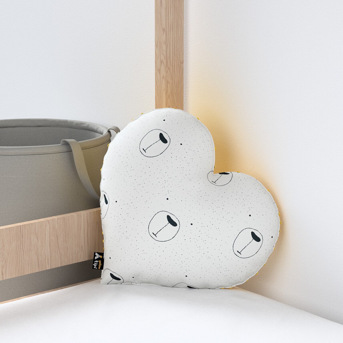 Poduszka Heart of Love z minky, ecru-czarny, 45x15x45cm, Magic Collection