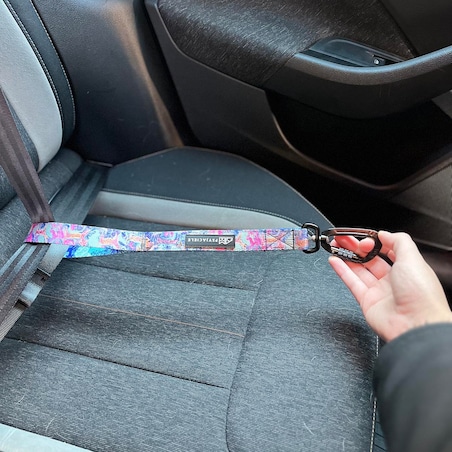 Pętla mocowana do pasa samochodowego "Pieski floreski"