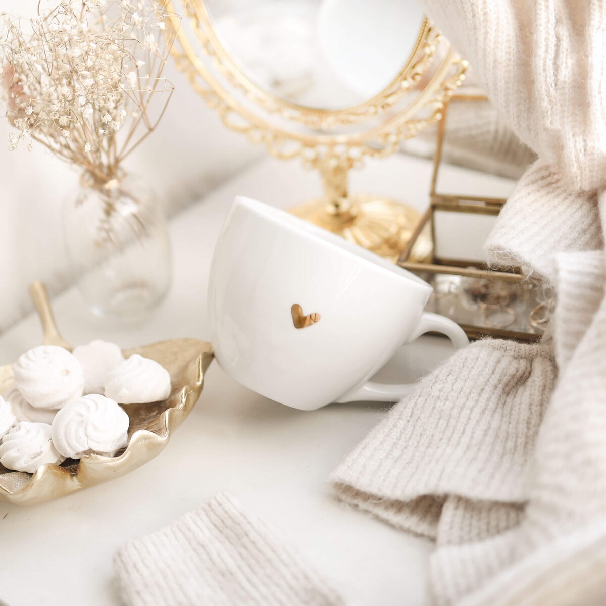 Biały kubek porcelanowy 500 ml - Motyw złotego serca na walentynki dla drugiej połówki