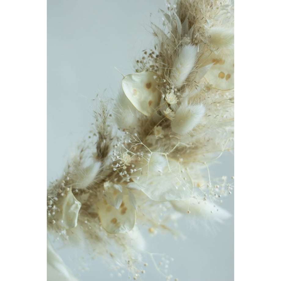 Wianek suszony na obręczy - beżowo biały