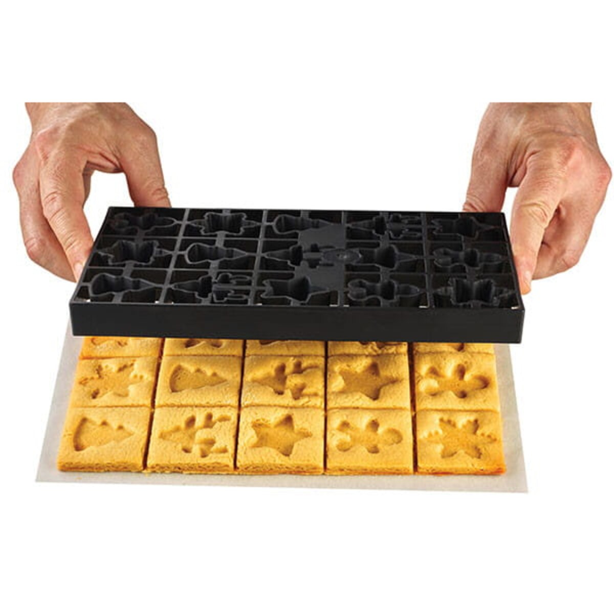 Zestaw Voilá Cookie Winter Holiday, wykrawacz do ciastek + 10 torebek z cukierkami, Silikomart