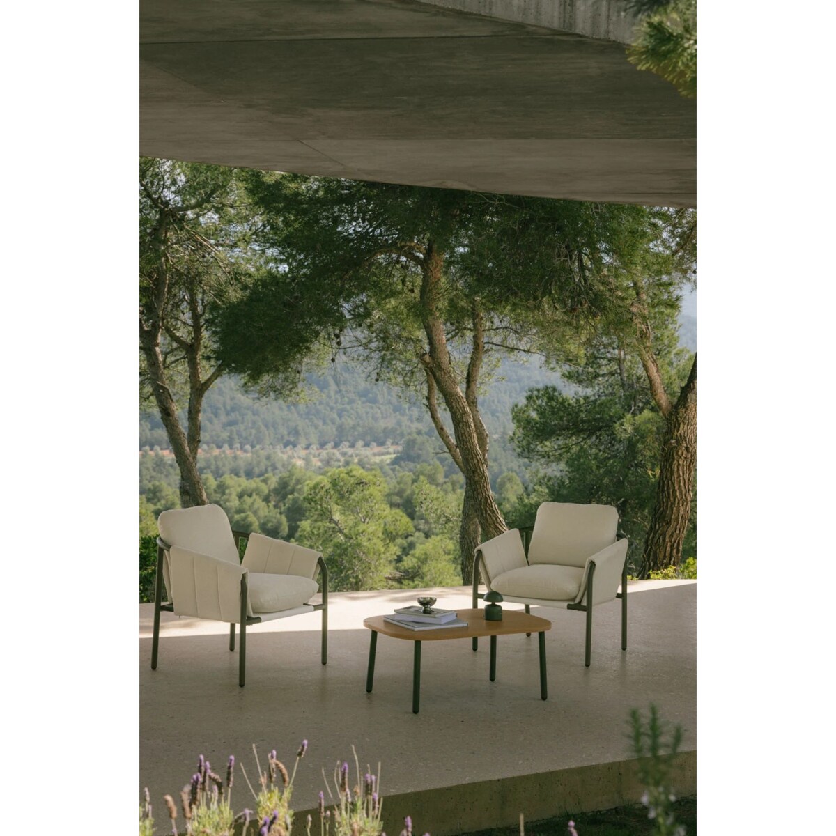 Zestaw ogrodowy z 2 tapicerowanymi fotelami i stolikiem kawowym ze stali Zunika