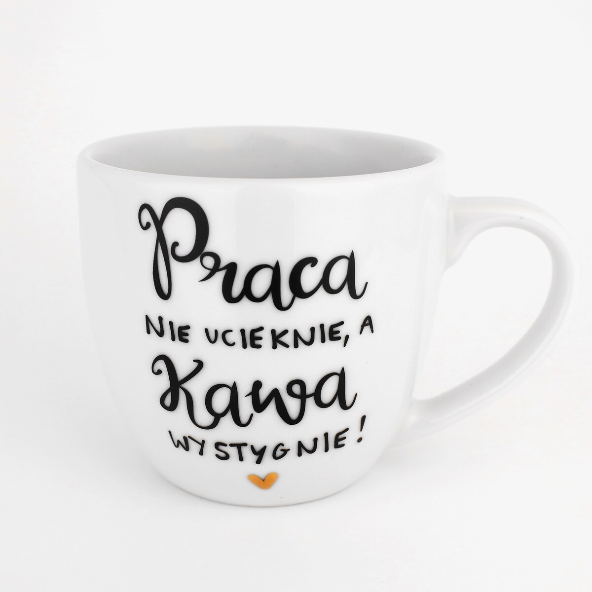 Biały Kubek Porcelanowy 300 ml - Motyw Złotego Serca i Napis Praca Nie Ucieknie Kawa Wystygnie dla Pracoholika na Dzień Pracy