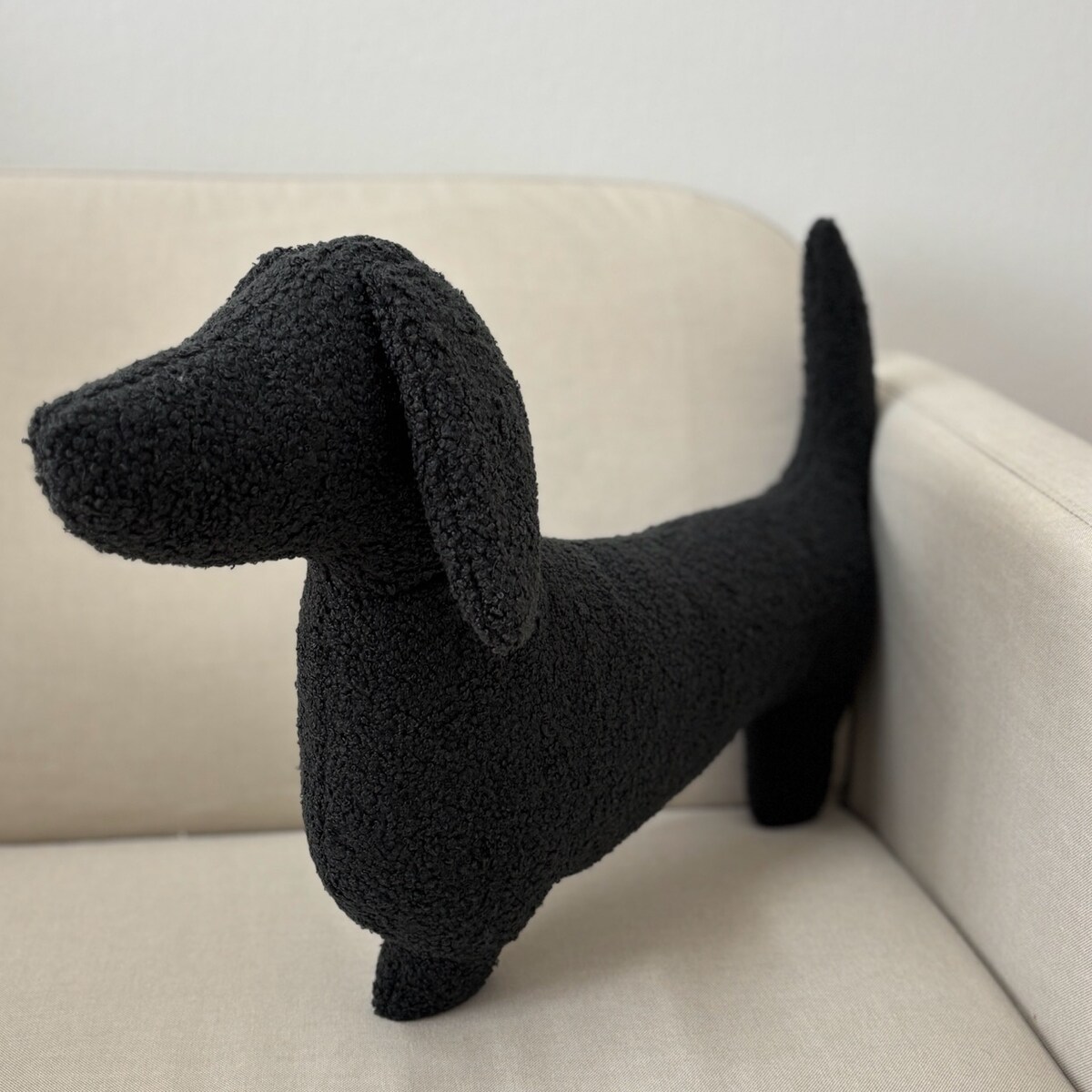 Poduszka pies Jamnik boucle czarna