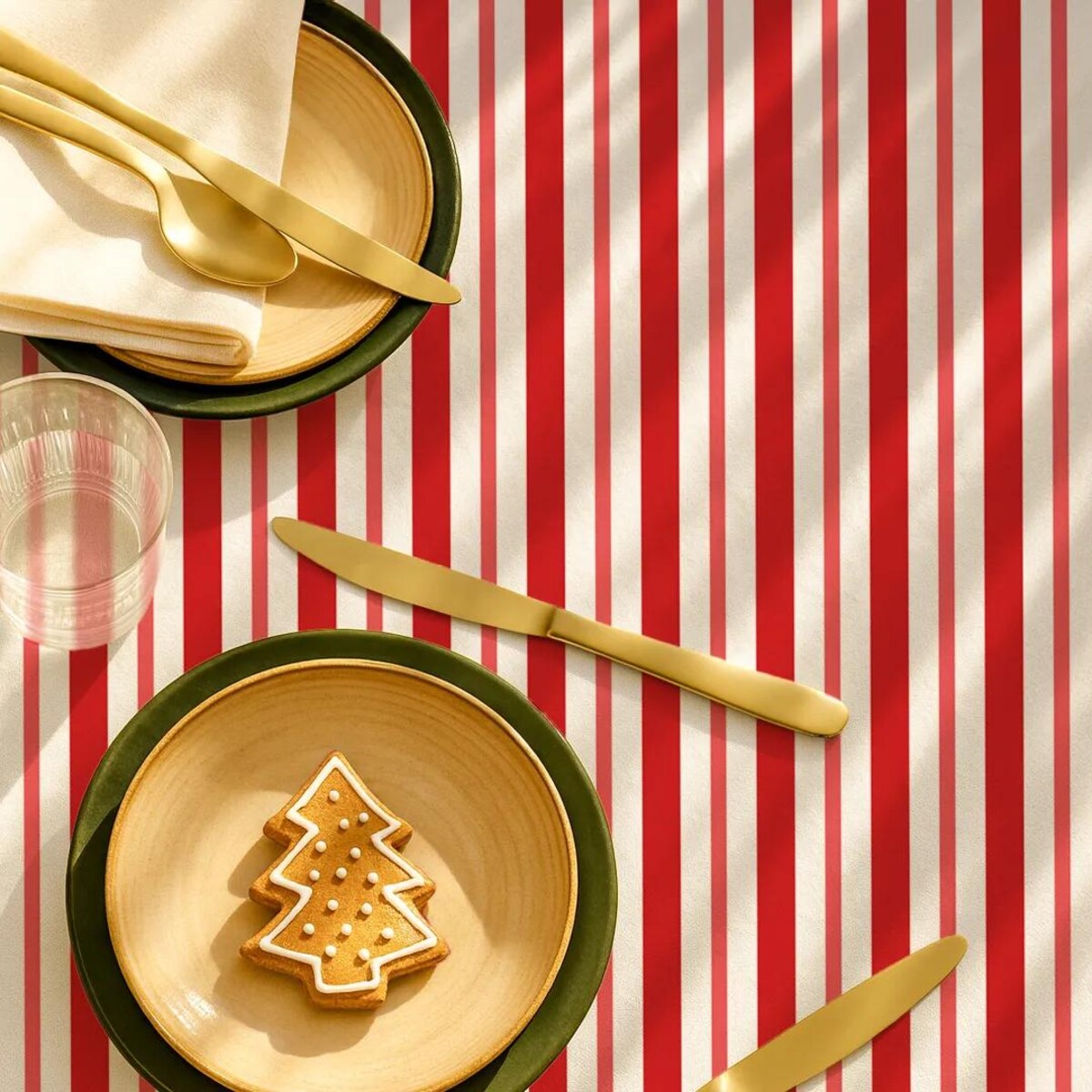 Obrus świąteczny - klasyczne czerwone świąteczne paski - 140x320