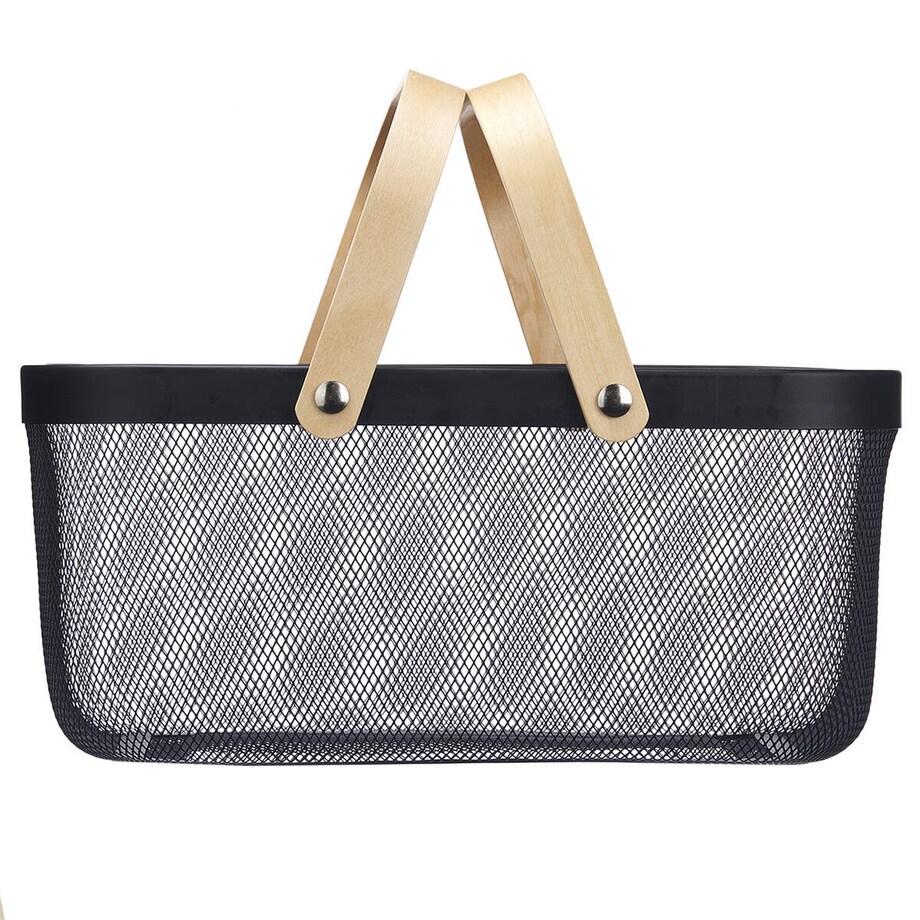 Kosz z czarnej siatki z drewnianym uchwytem