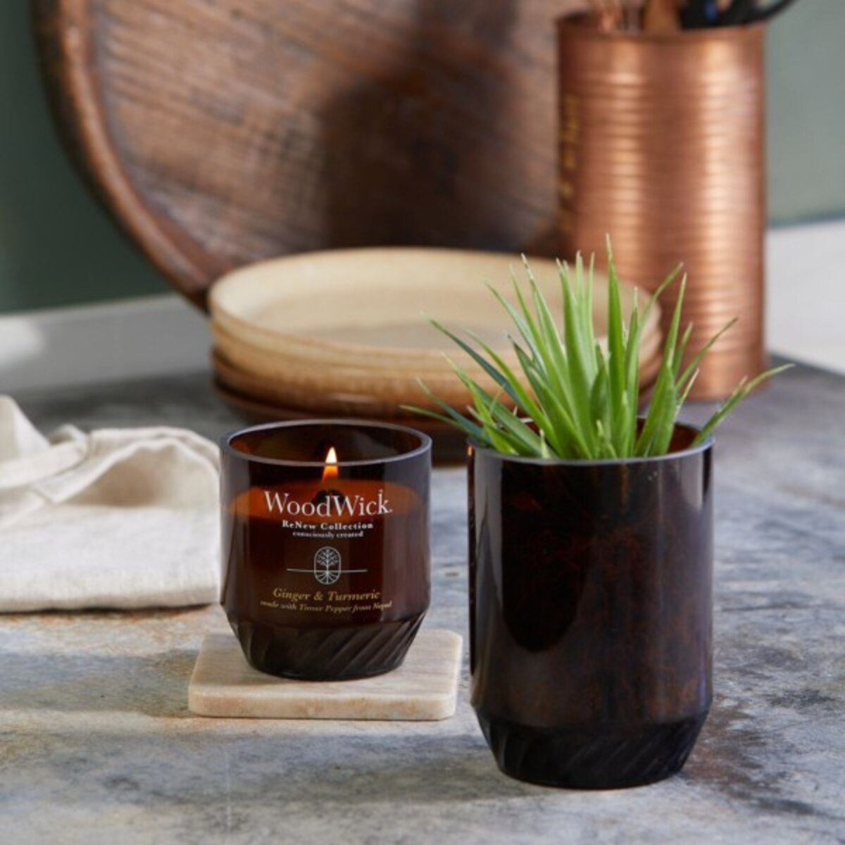 WoodWick świeca średnia GINGER & TUMERIC