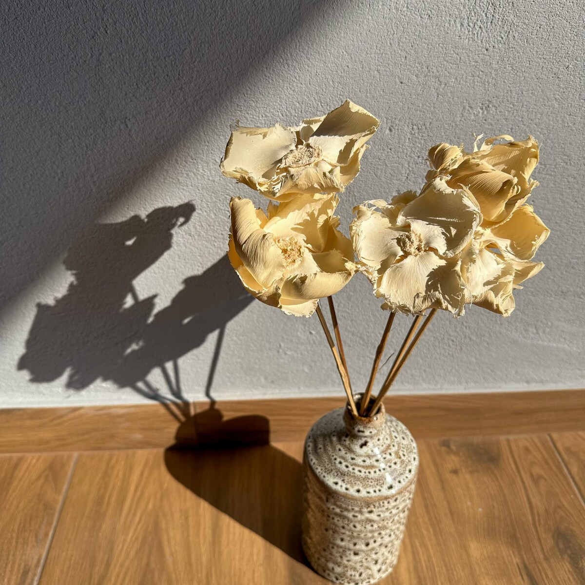 Kwiat orzechowca bielony