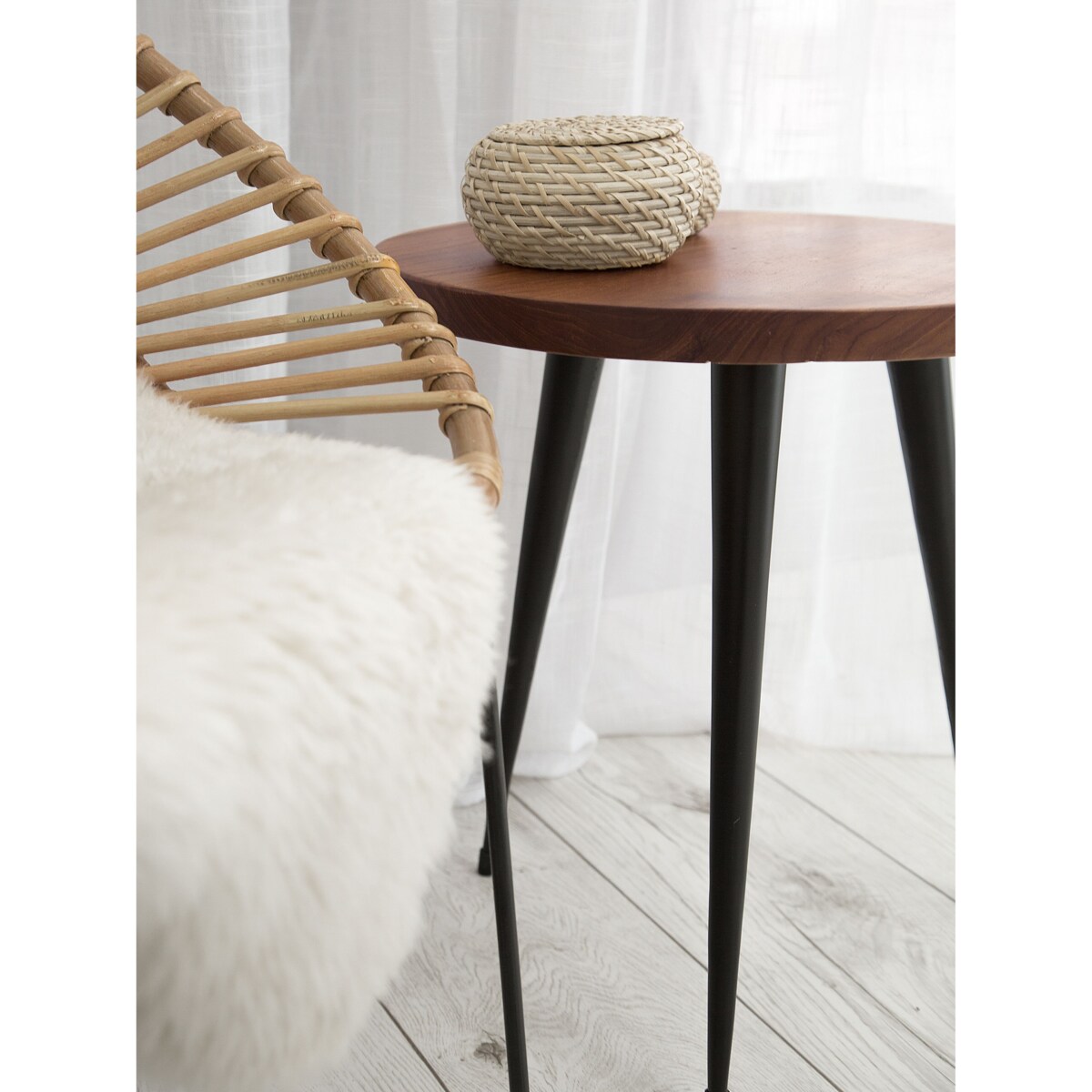 Stolik drewniany ciemny z czarnym DETAH