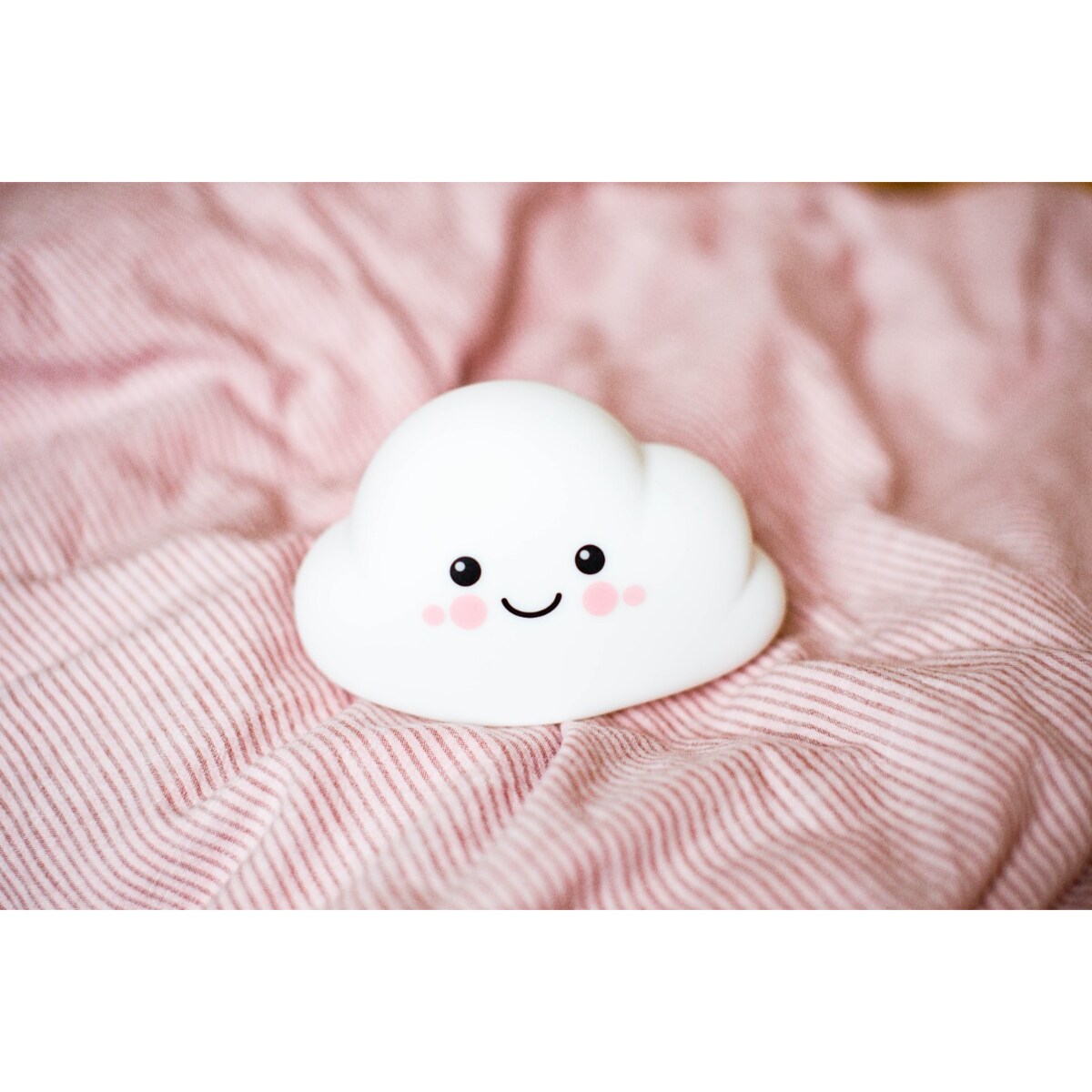 Innogio GIOcloud silikonowa lampka nocna dla dzieci chmurka LED 8 kolorów ładowana z pilotem