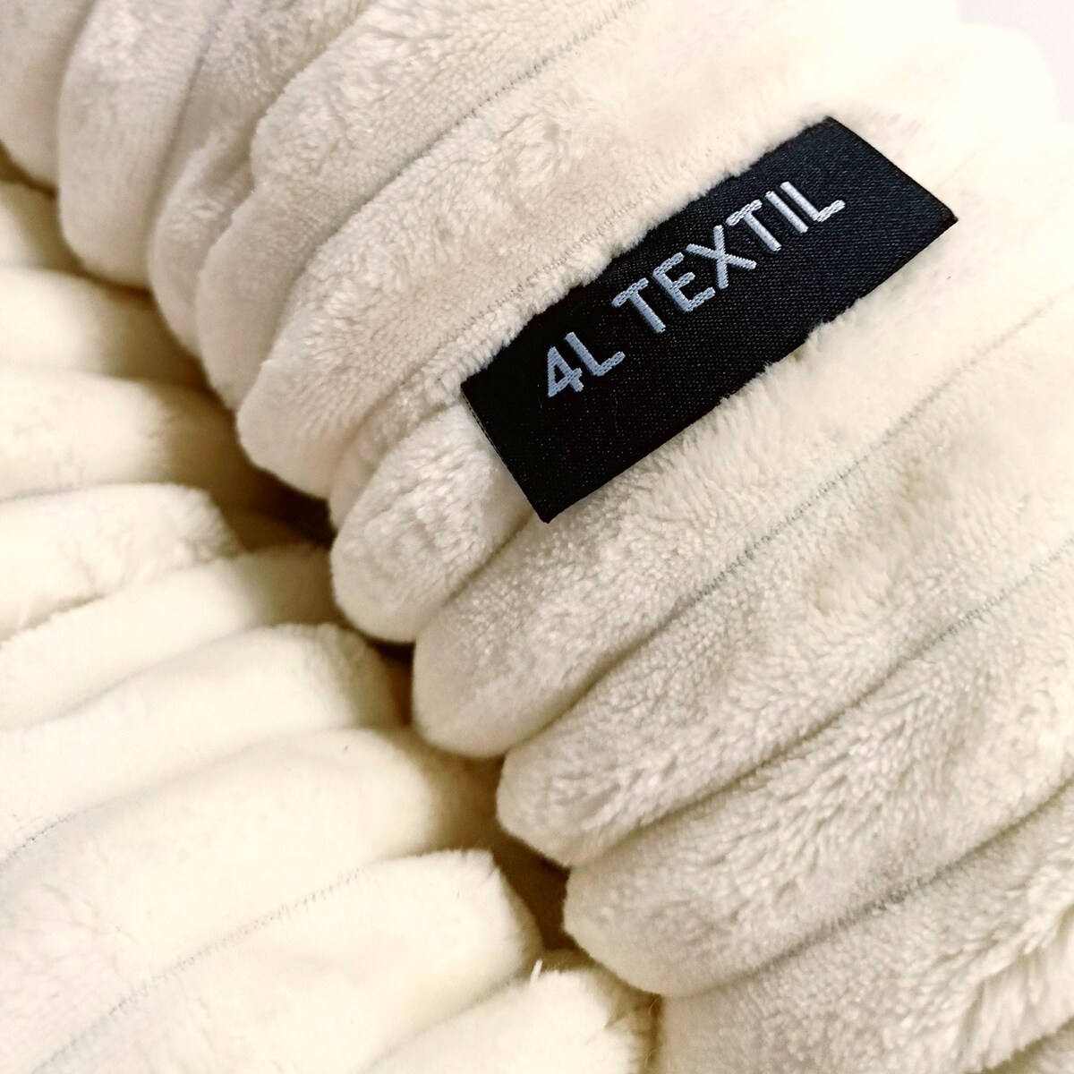 Urocze legowisko dla psa lub kota LUNA, 75x65 cm, Ecru