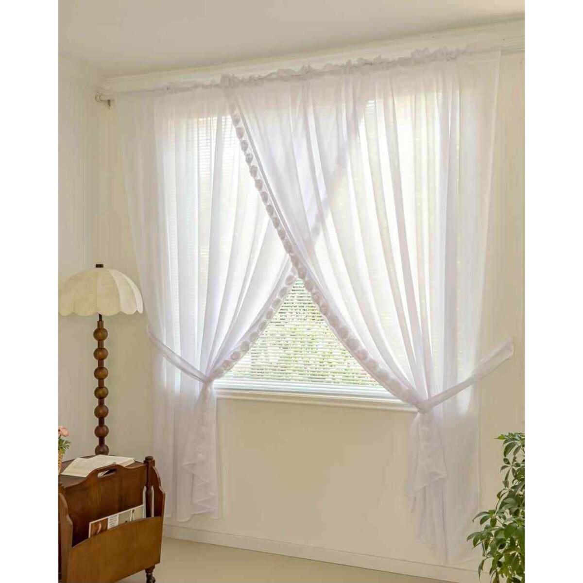 firana zakładana z rzędem róż | 400x250 | taśma marszcząca | biała