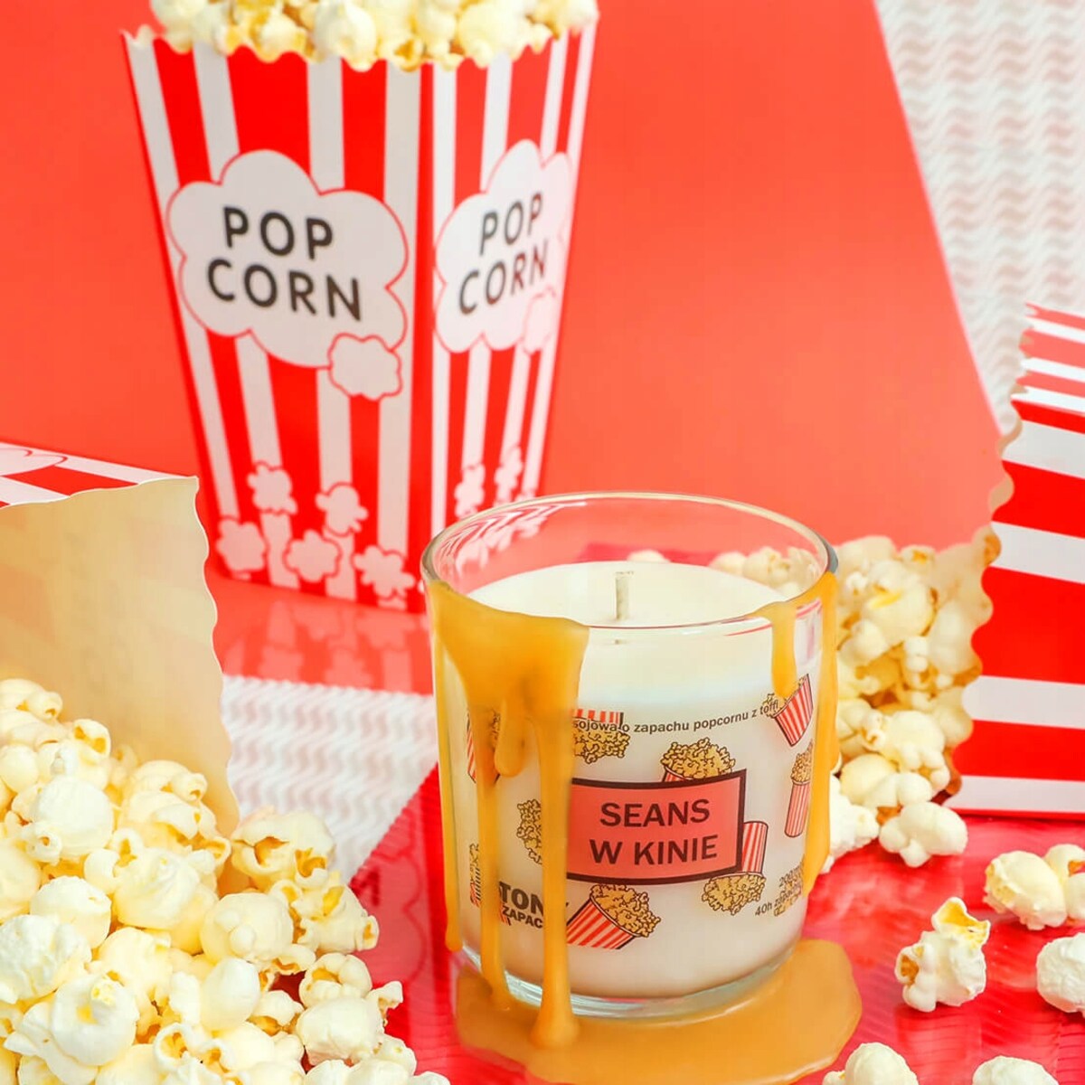 ŚWIECA SOJOWA O ZAPACHU "SEANS W KINIE" POCZUJ KLIMAT KINA W SWOIM DOMU