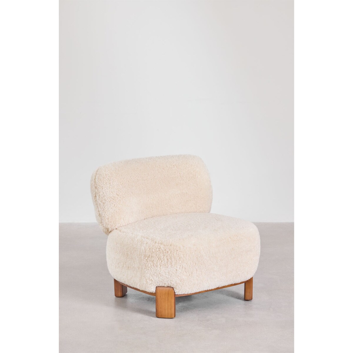 Fotel z drewna kauczukowego i futerka Eldred