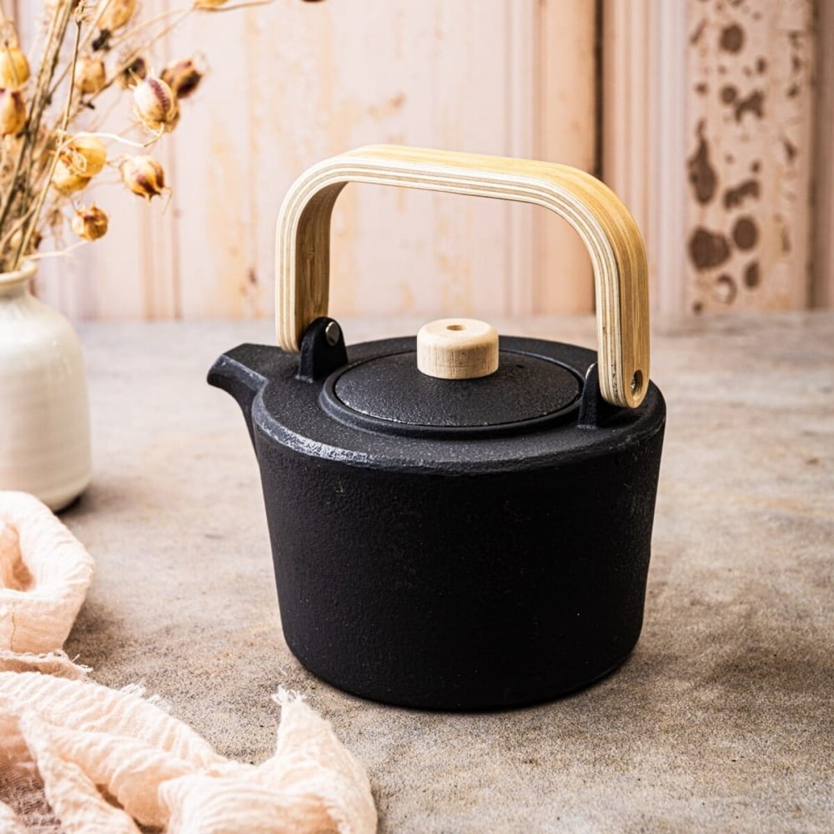 Czajniczek żeliwny Zaparzacz do herbaty z drewnianym uchwytem 1.3L KINGHOFF