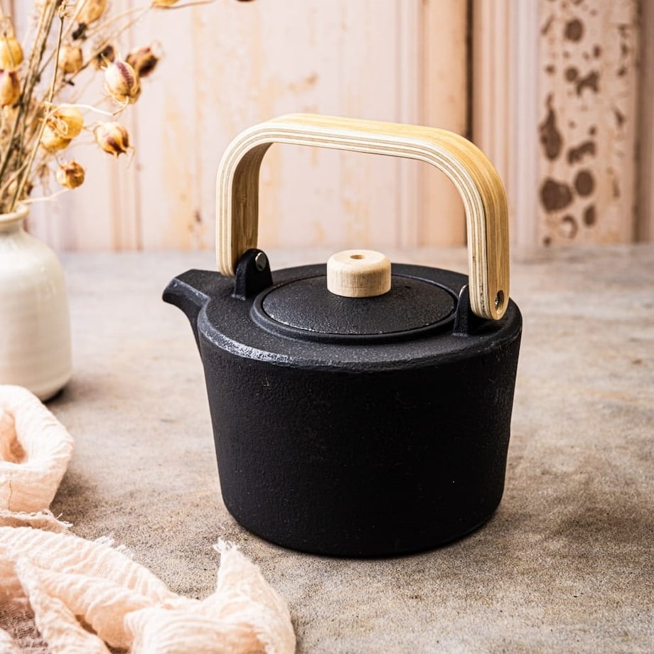 Czajniczek żeliwny Zaparzacz do herbaty z drewnianym uchwytem 1.3L KINGHOFF