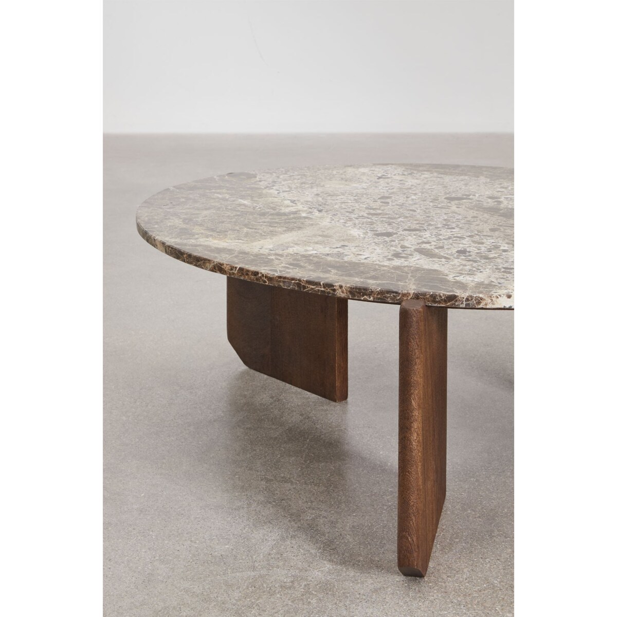 Stolik kawowy z drewna mango i brązowego marmuru Lavinia Ø90 cm