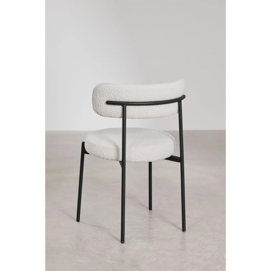 Krzesło na czarnej podstawie bouclé Anisa