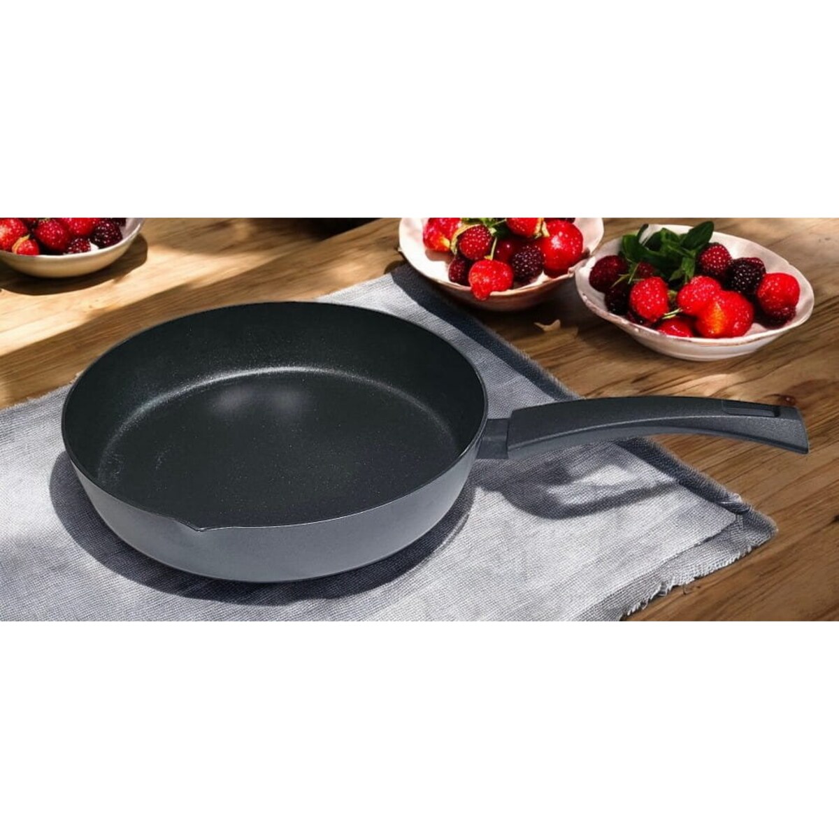 Patelnia tradycyjna do smażenia 28 cm nieprzywierająca NON-STICK czarna indukcja na gaz ZILNER