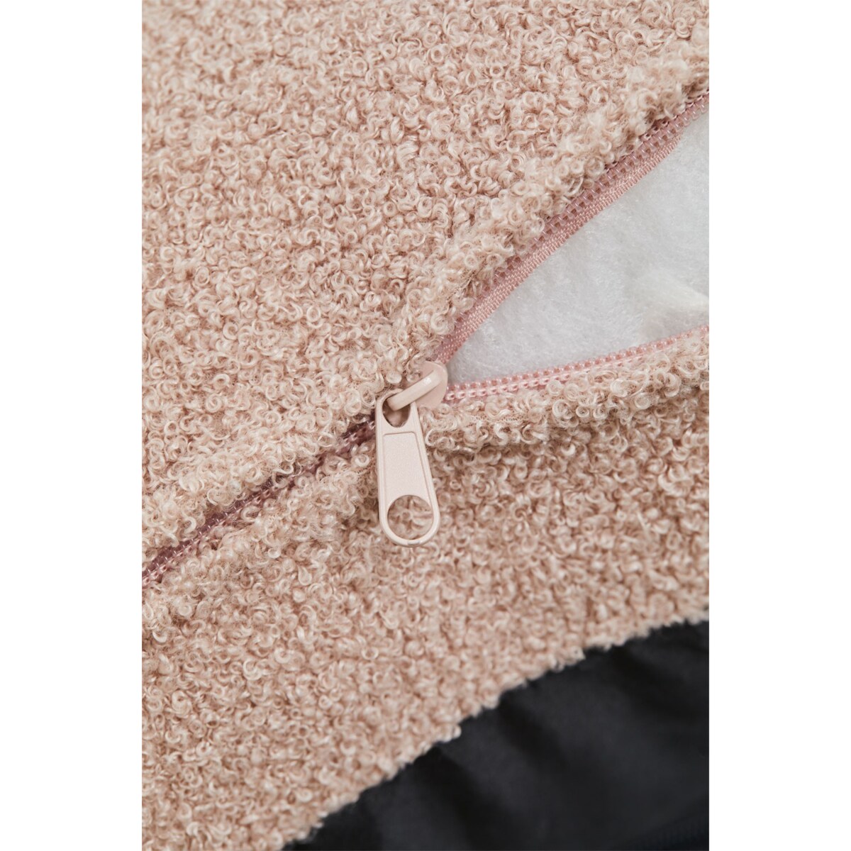 Fotel wypoczynkowy bouclé pudrowy róż Serra