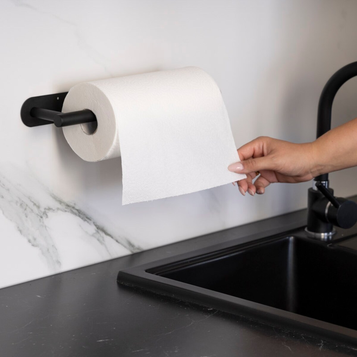 Wieszak uchwyt na ręcznik papierowy kuchenny czarny loft