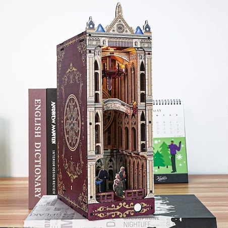 Miniaturowy domek Book Nook - Gotycka katedra