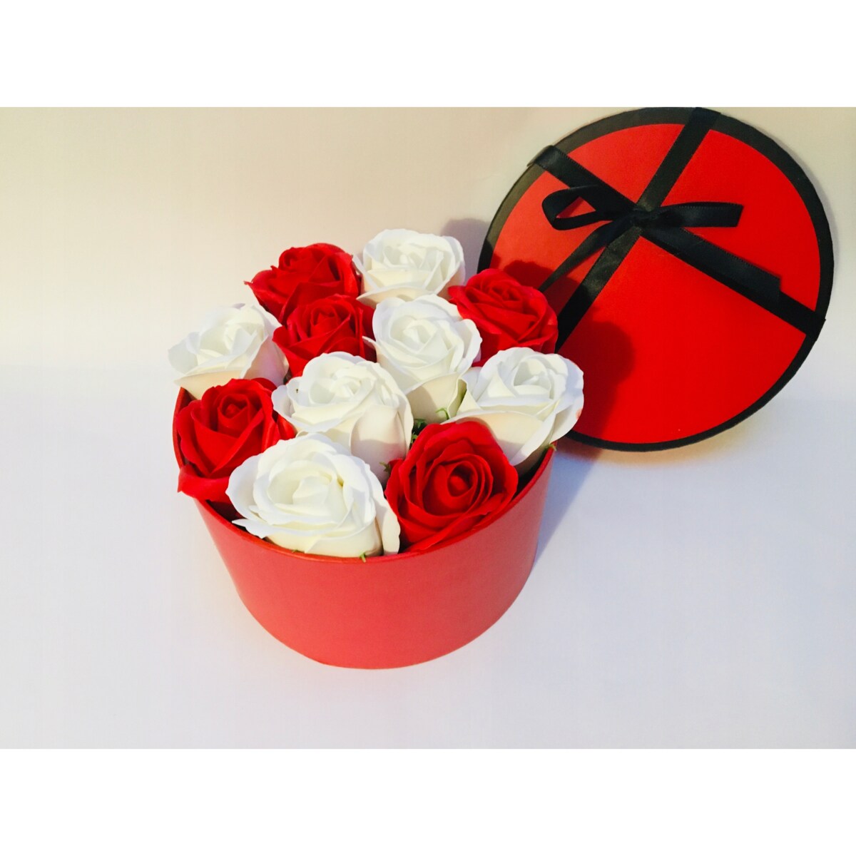 GOTOWY PREZENT urodziny dzień kobiet MAMY imieniny PUDEŁKO Z RÓŻAMI Z MYDŁA