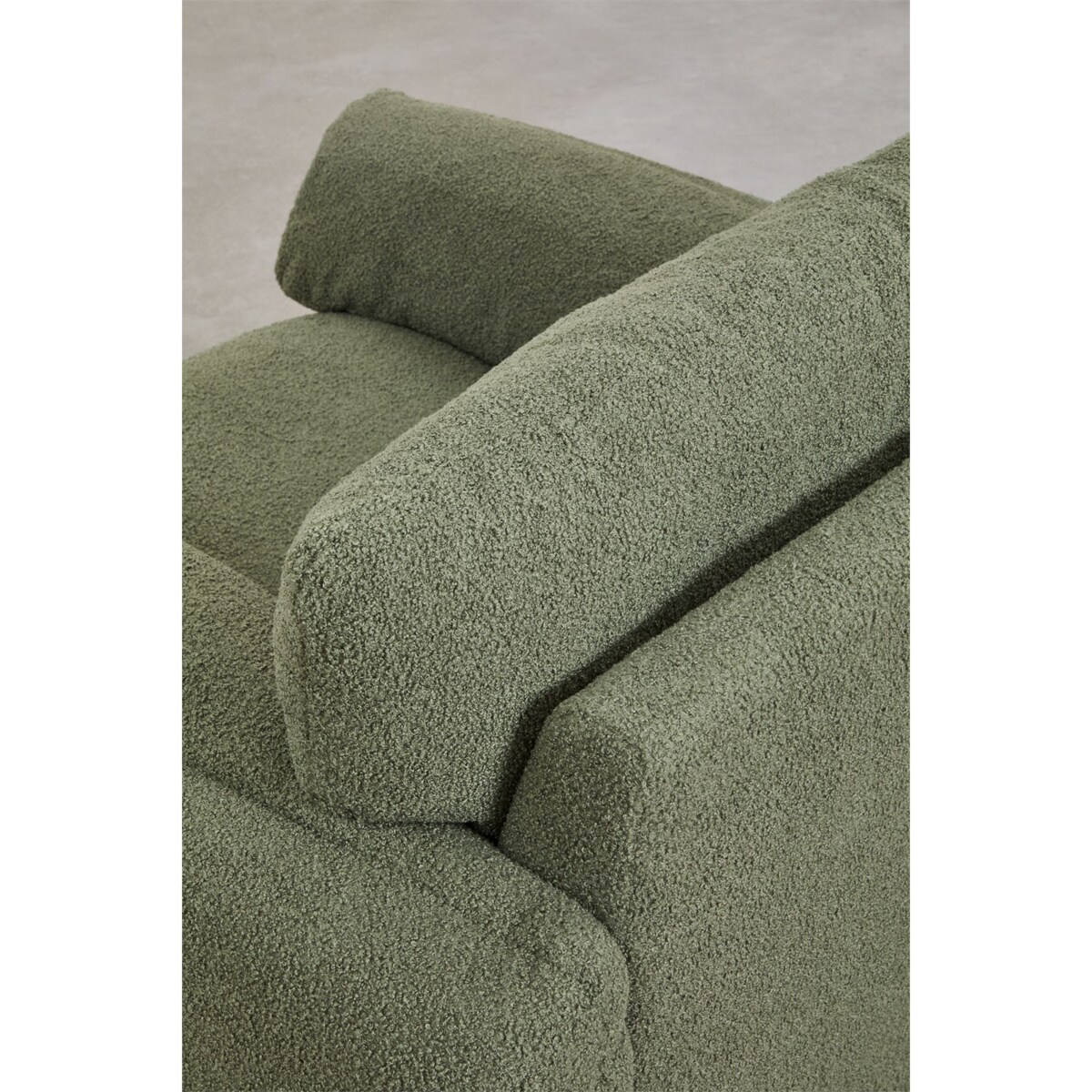 Fotel wypoczynkowy bouclé szałwiowo zielony Serra