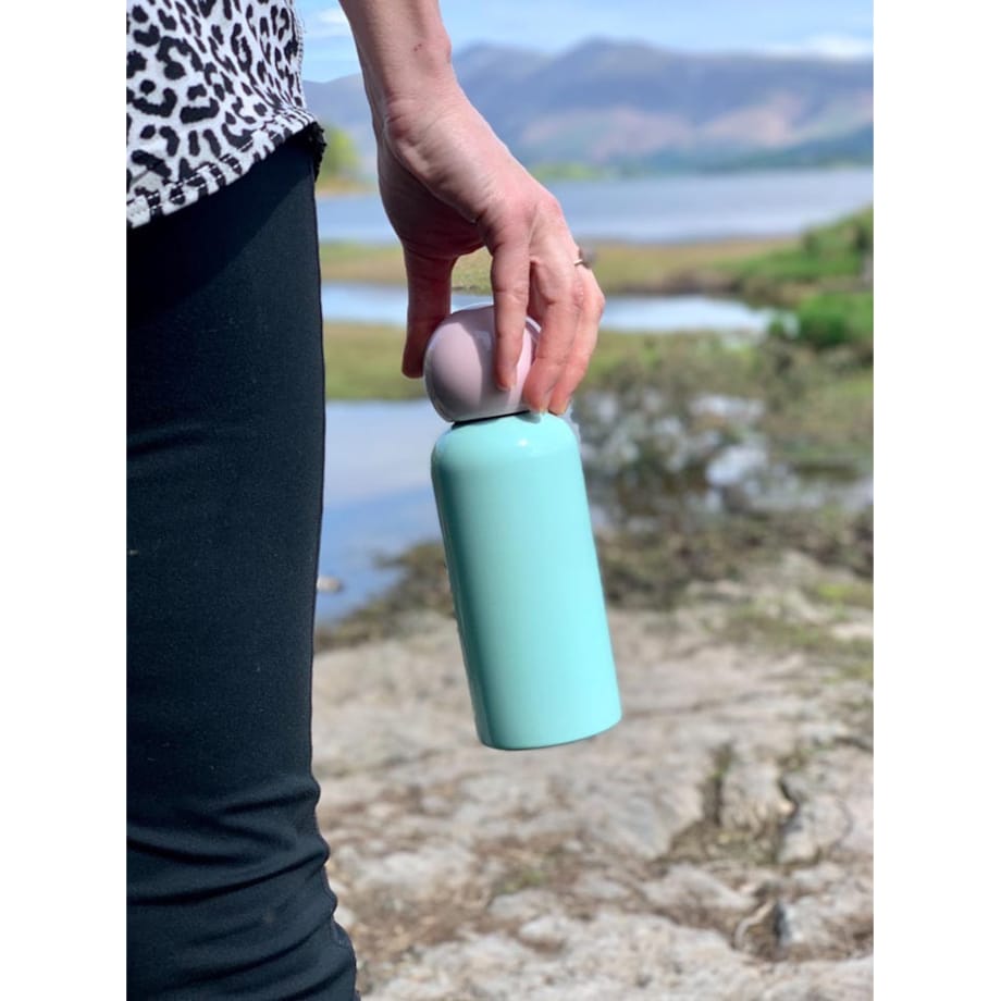 Butelka na wodę miętowo-różowa Skittle Lite, 500 ml, Lund London