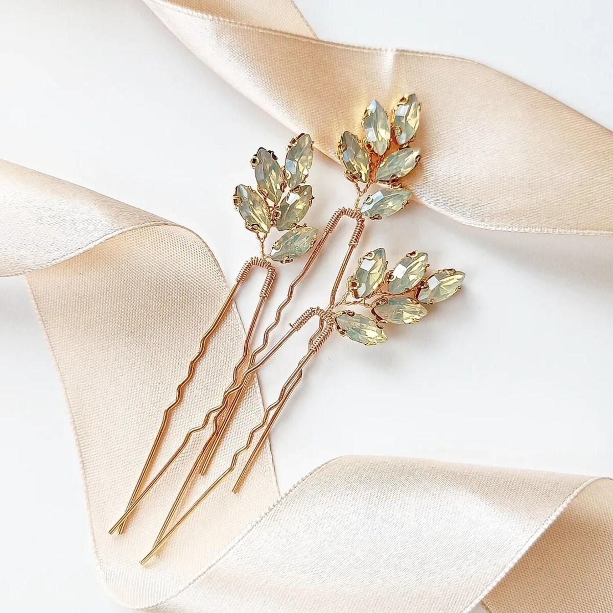 Komplet wsuwek złotych z opalowymi kamieniami cyrkoniami kryształki wesele