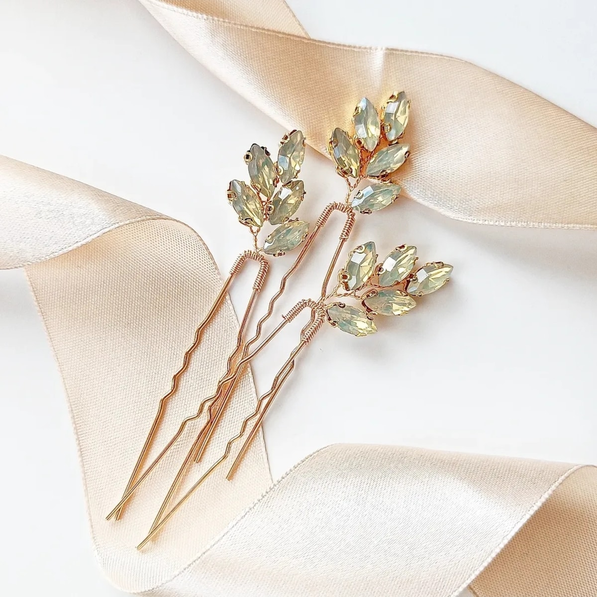 Komplet wsuwek złotych z opalowymi kamieniami cyrkoniami kryształki wesele