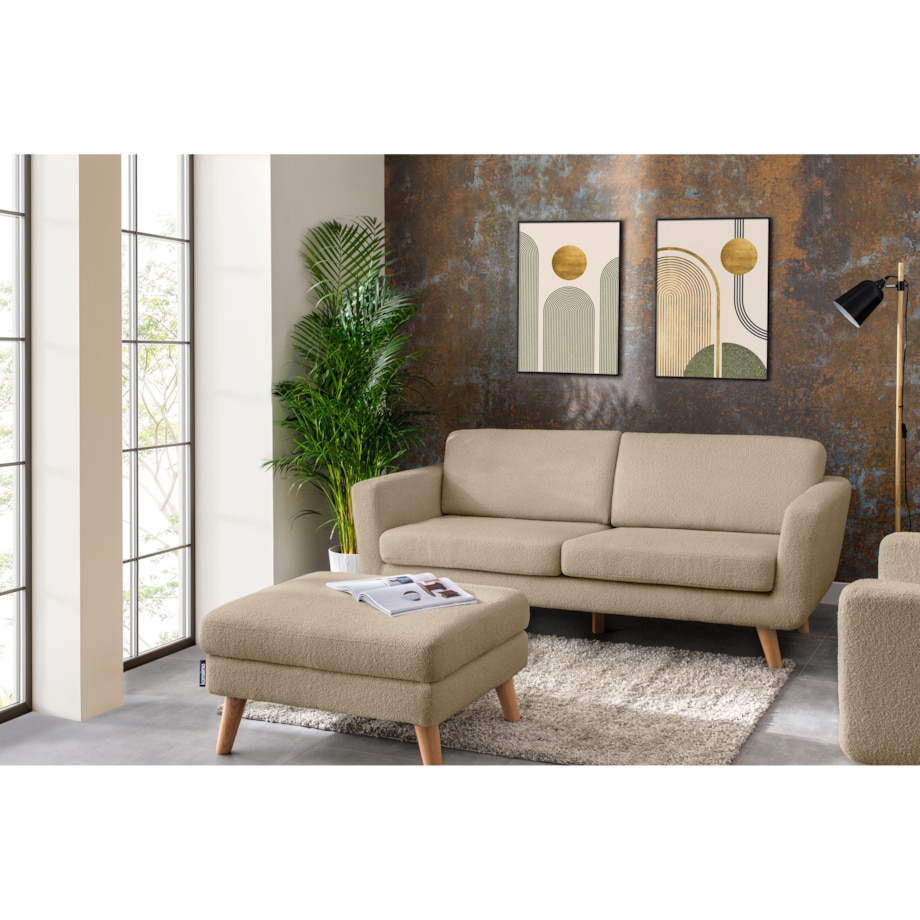 KONSIMO TAGIO Skandynawska 3-osobowa sofa z beżowej tkaniny jagnięcej