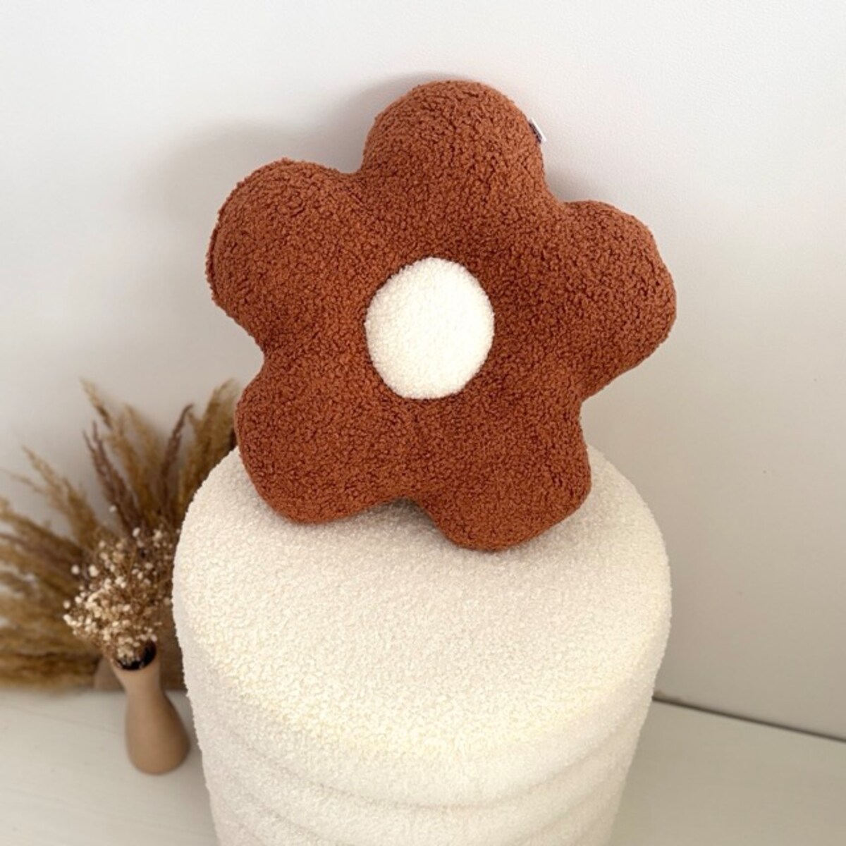 Poduszka boucle mały Kwiatek rudy / biały