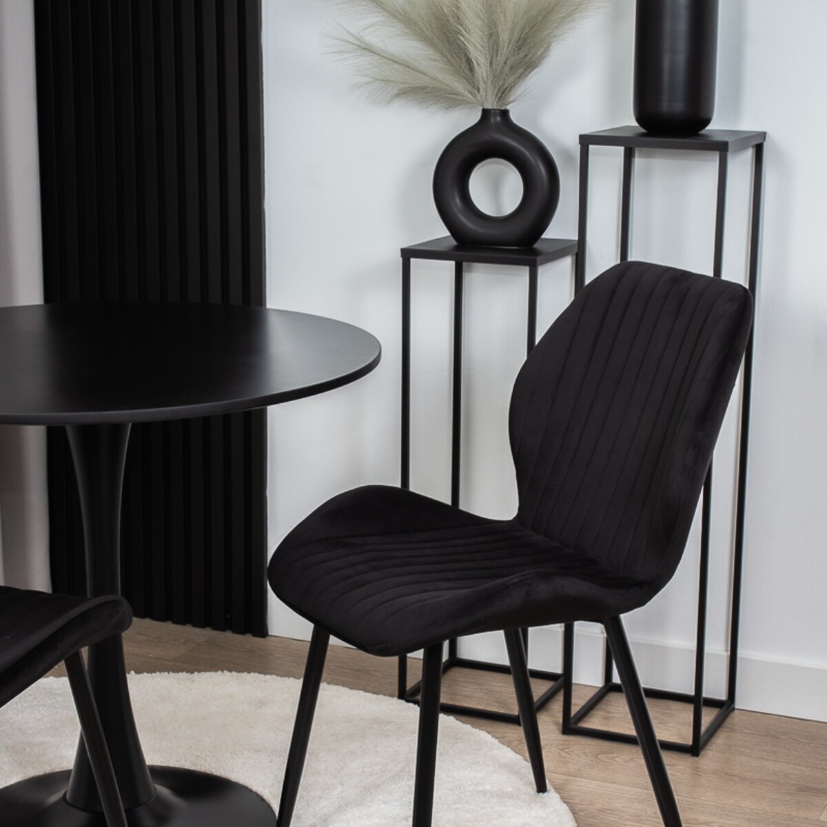 Krzesło tapicerowane czarne welurowe pikowane do salonu jadalni velvet