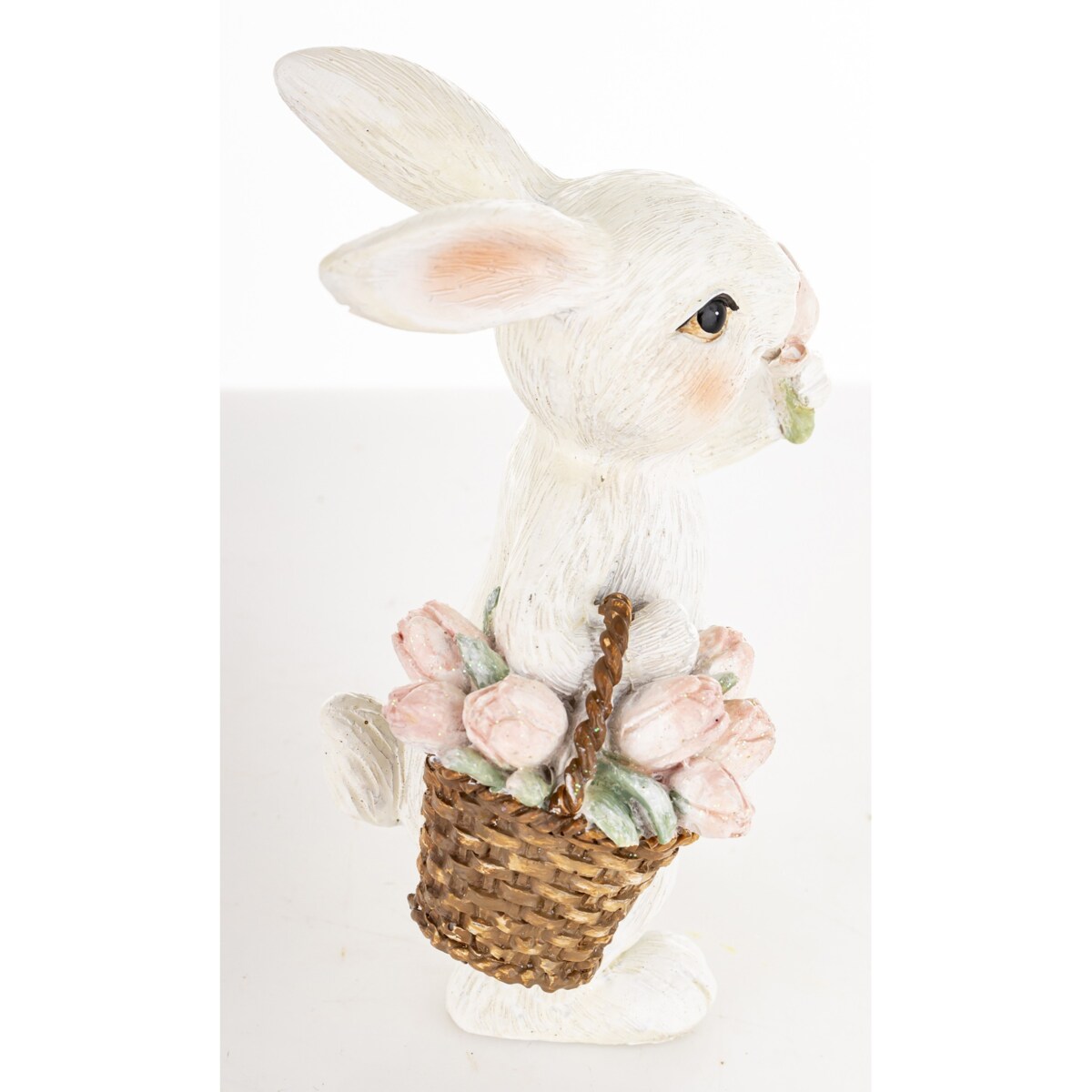 Figurka - biały królik 11x6,5x6,5 cm z koszykiem różowych tulipanów