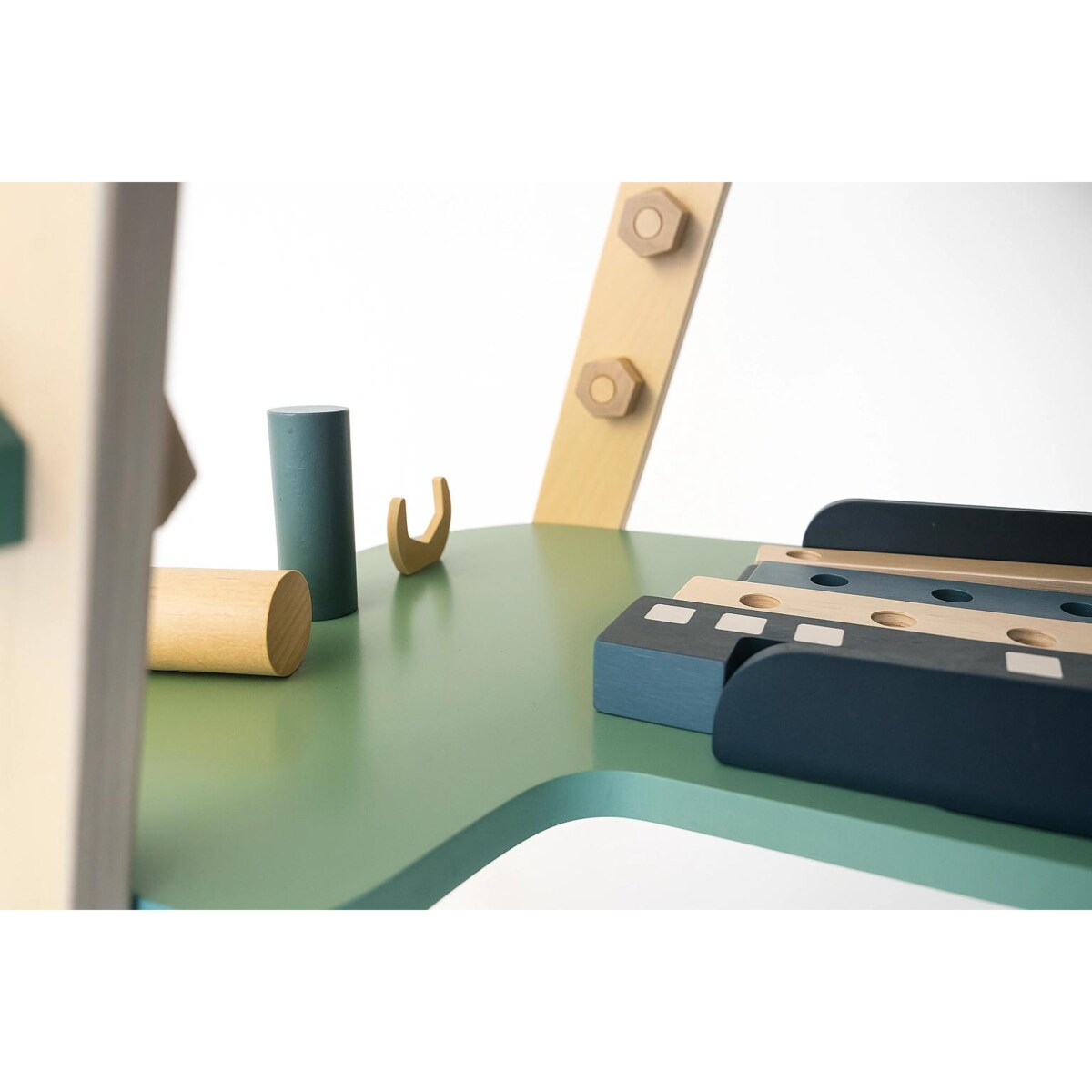 Drewniany warsztat dla dzieci z narzędziami – zestaw majsterkowicza Montessori 3+ z imadłem i akcesoriami