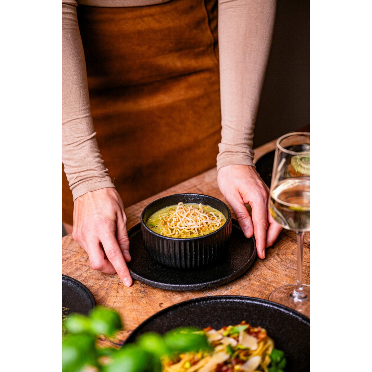 Serwis obiadowy Anun czarny na 12 osób 36 szt. Nowoczesny Do zmywarki Komplet talerzy