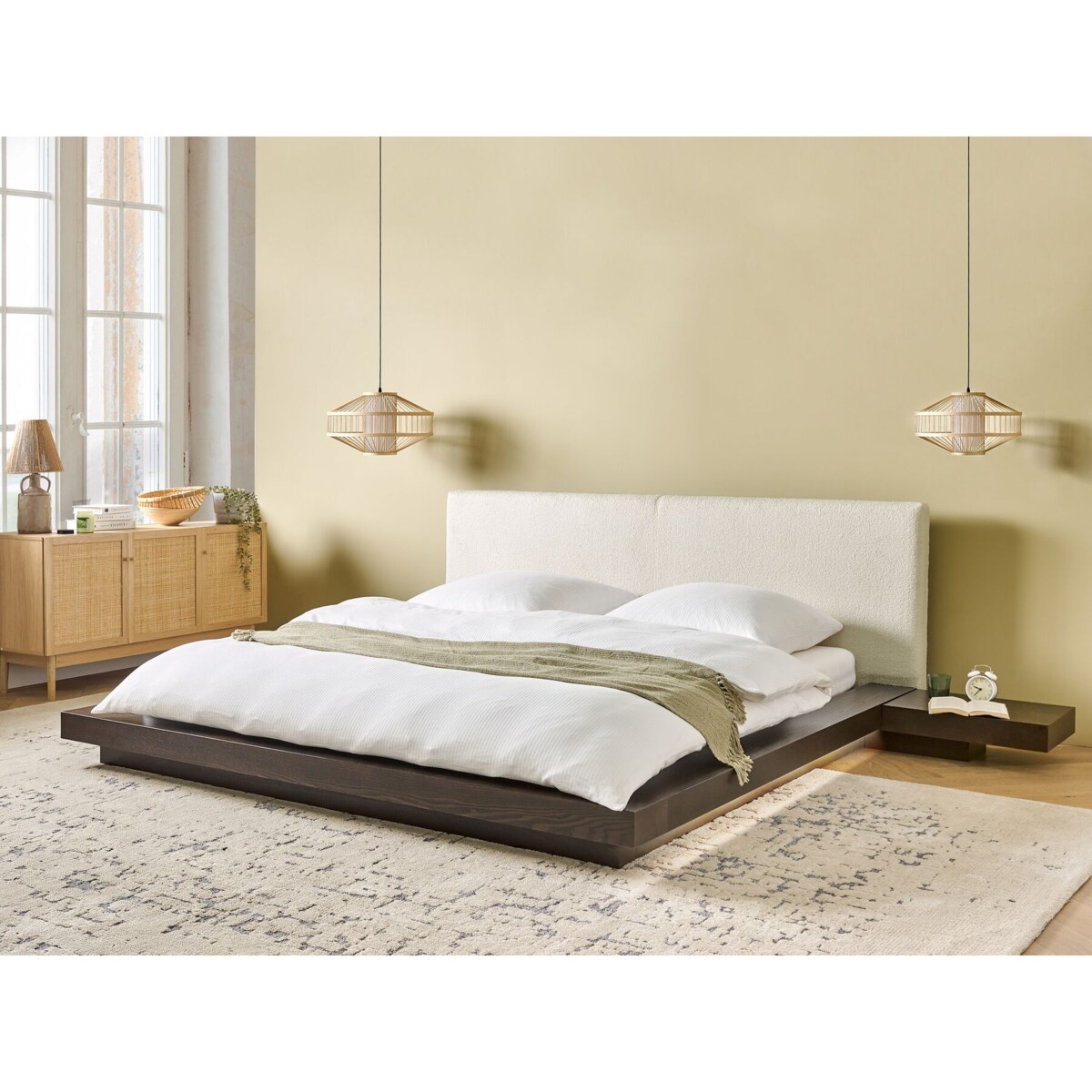 Łóżko z LED i zagłówkiem boucle 180 x 200 cm ciemne drewno ZEN