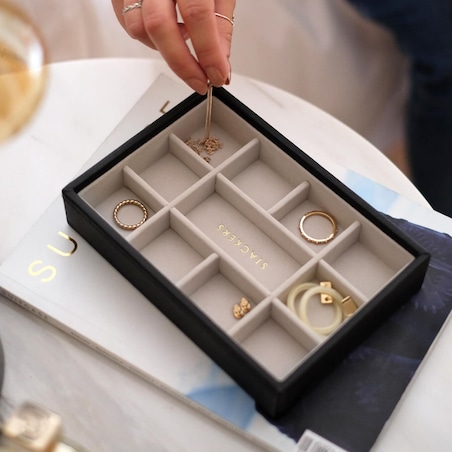 Szkatułka na biżuterię Stackers 11 komorowa mini czarna velvet