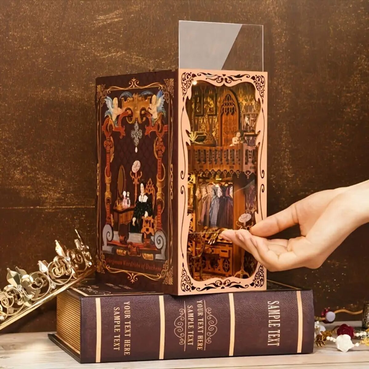 Miniaturowy domek Book Nook - Królewska garderoba
