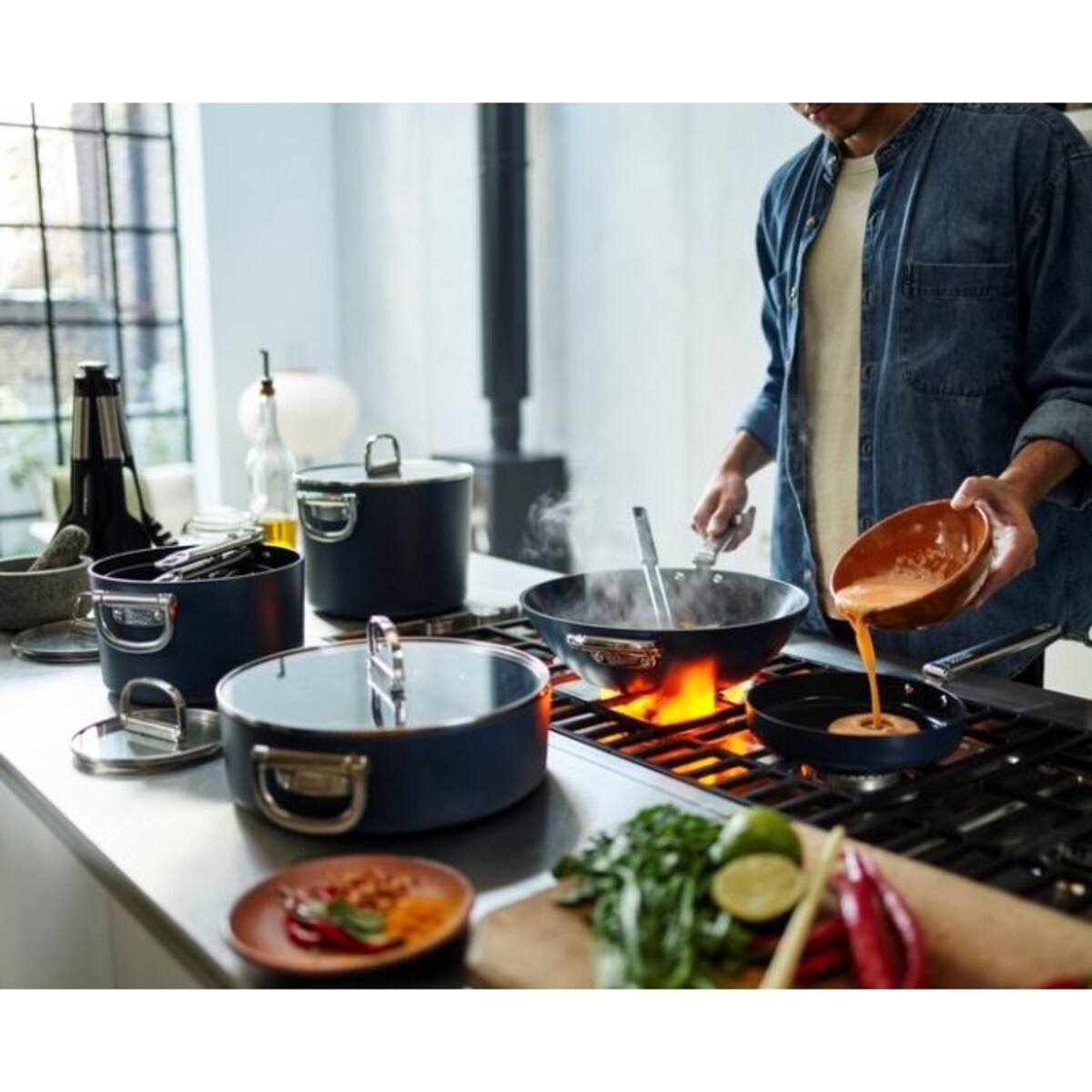 Wok (32 cm) ze składanymi uchwytami Space Joseph Joseph