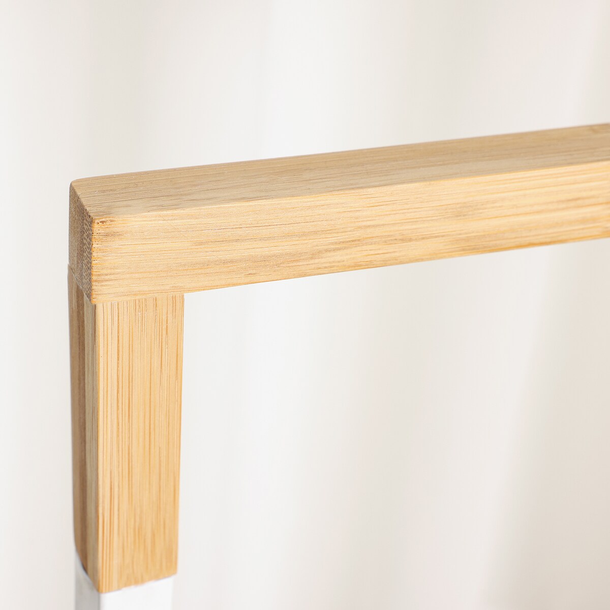 Wieszak na ręczniki stojący ESTETYCZNY minimalistyczny