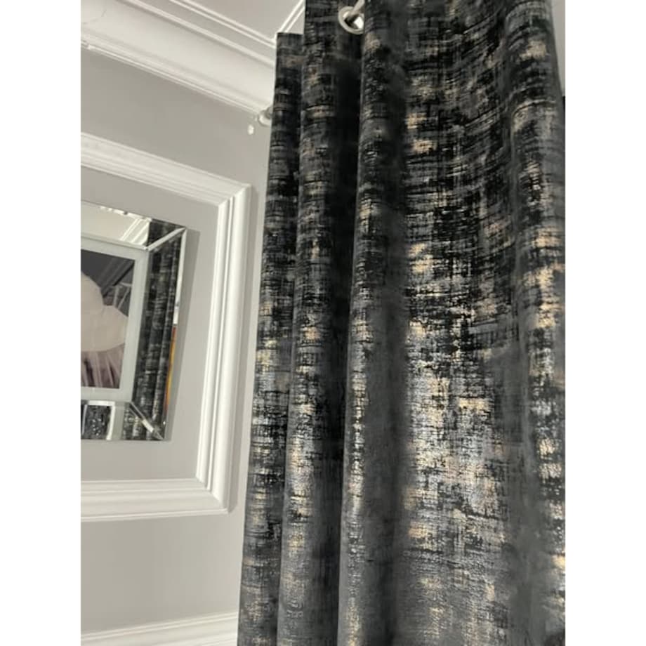 Zasłona ze złotymi przetarciami 140x270 cm na taśmie marszczącej | czarna ze złotem