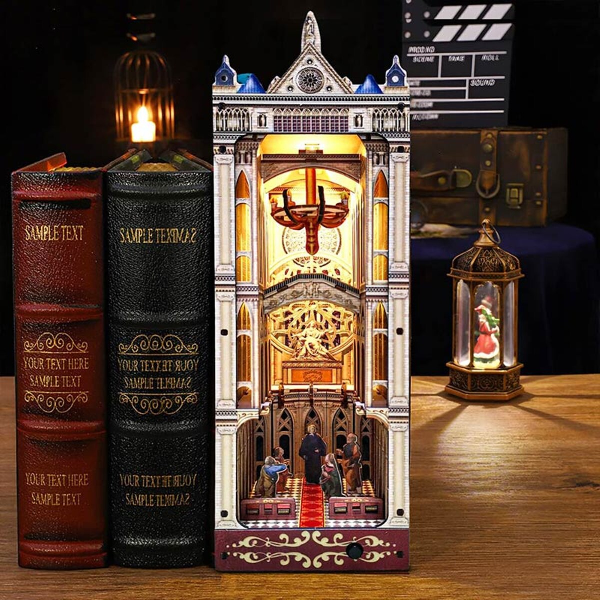 Miniaturowy domek Book Nook - Gotycka katedra