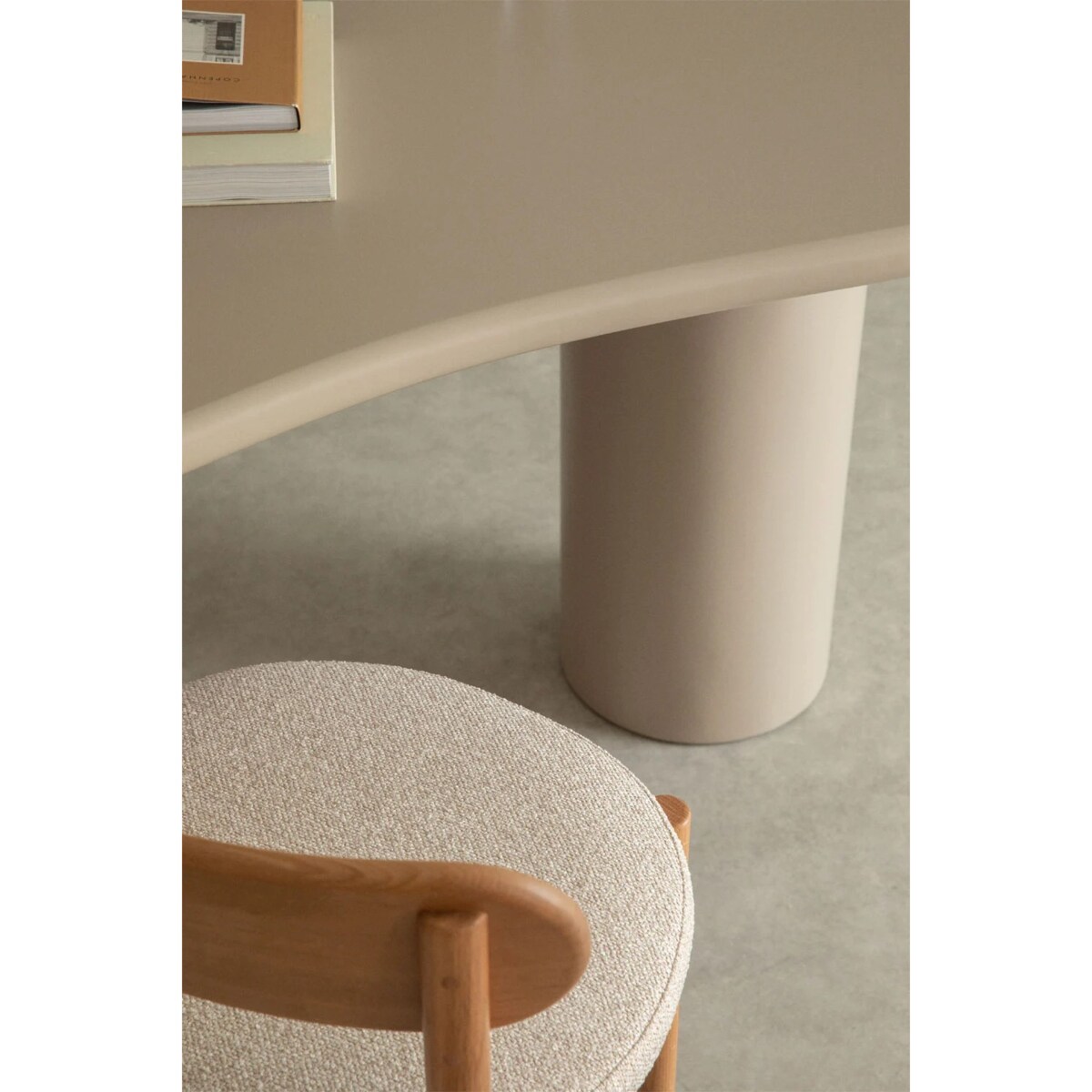 Owalny stół do jadalni kremowo-szary 115x220 cm Billie